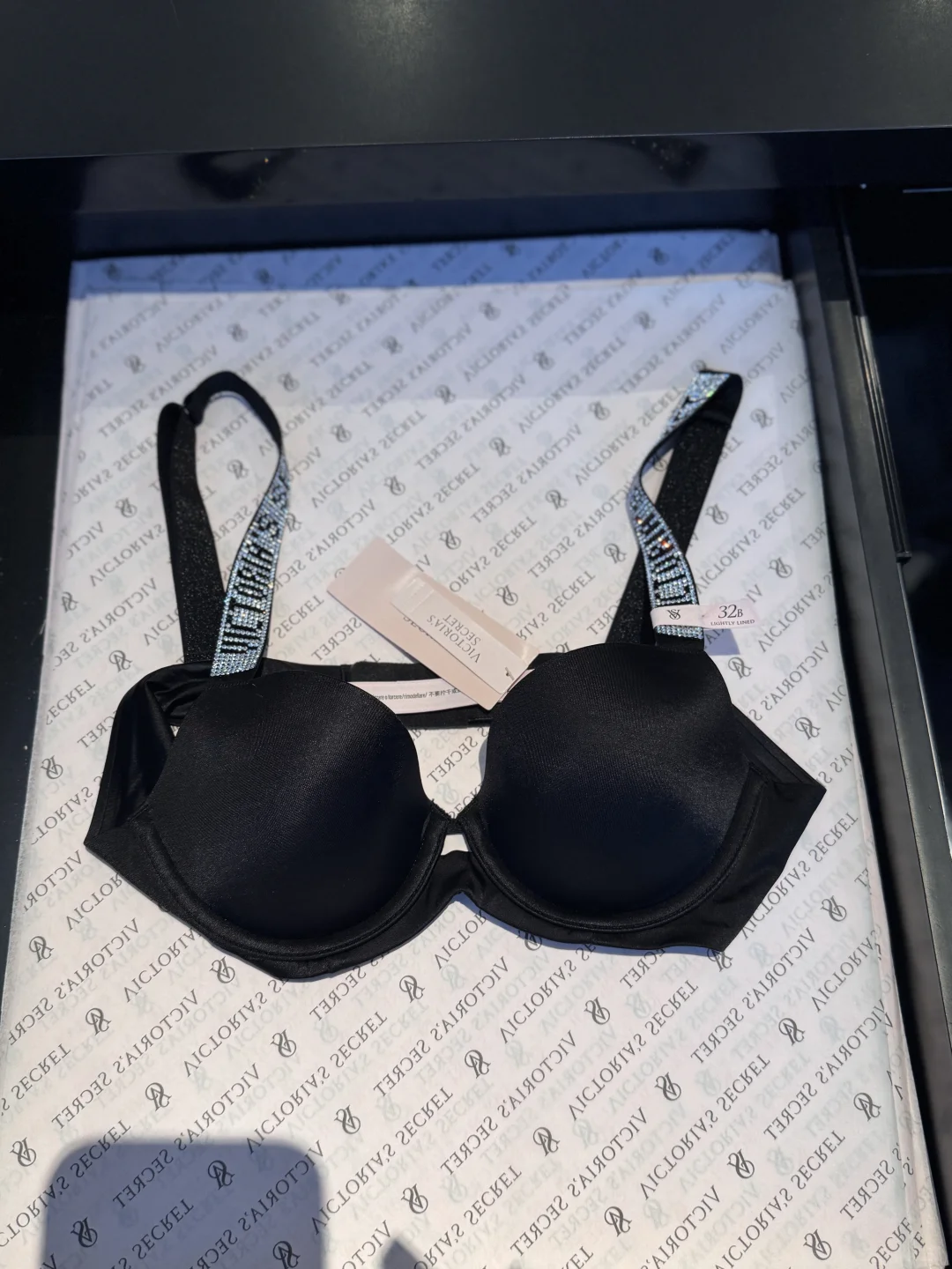 维密 火爆全网的闪钻肩带文胸