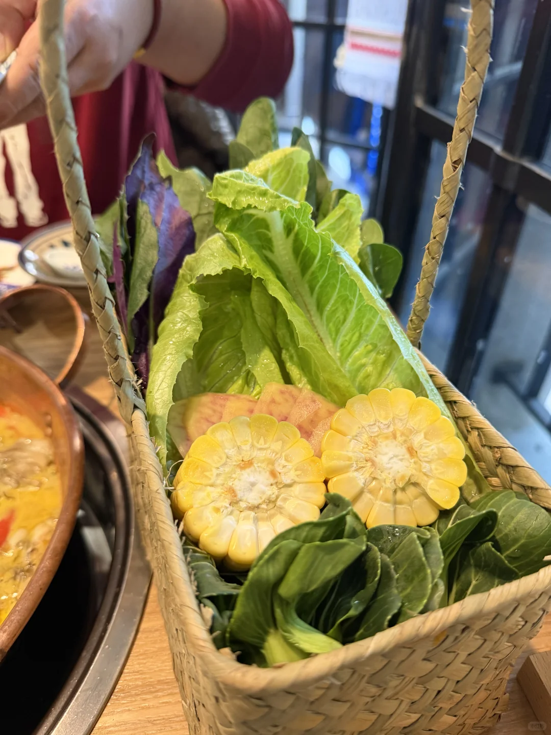 来这里吃一口酸菜火锅，一秒穿越云南！