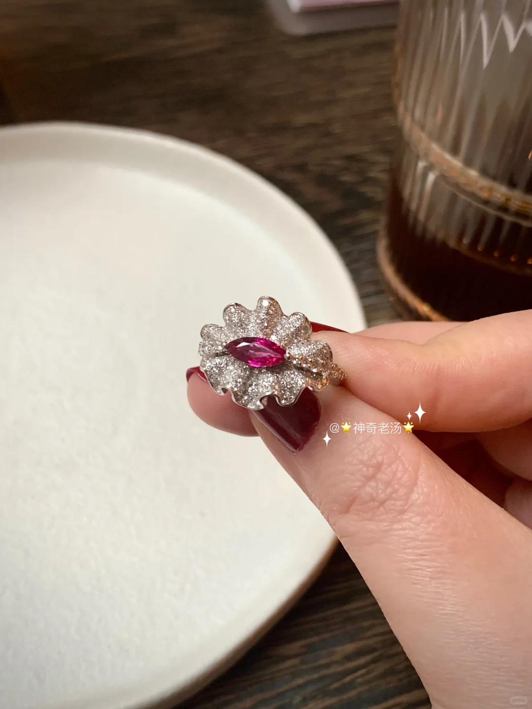 采一朵褶裥之际的小红花献给不朽的少女心💗