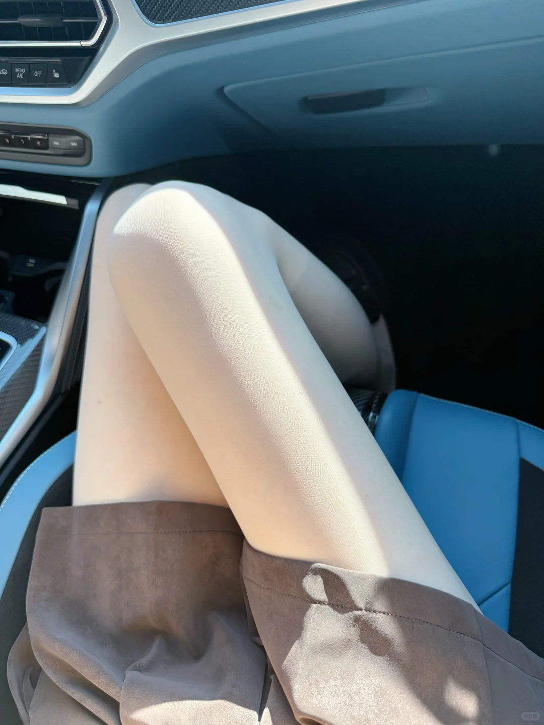 肉丝穿搭 | 阳光下的肉丝美腿🦵💕