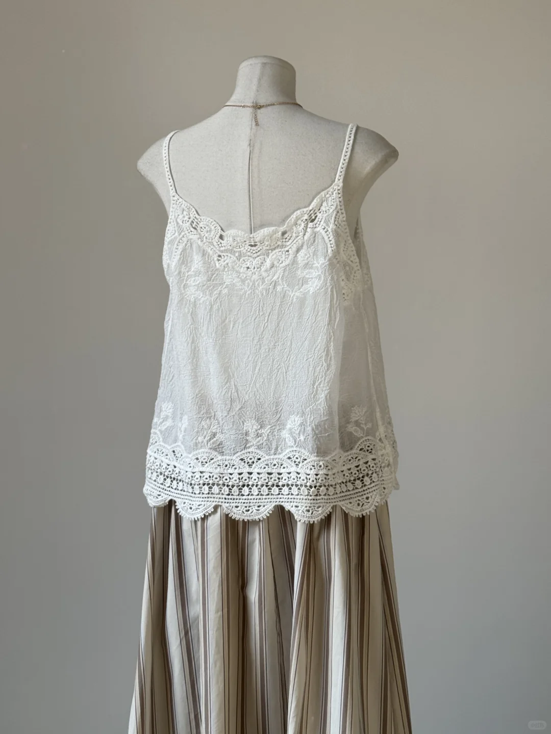 超级温柔慵懒风的蕾丝吊带穿搭~