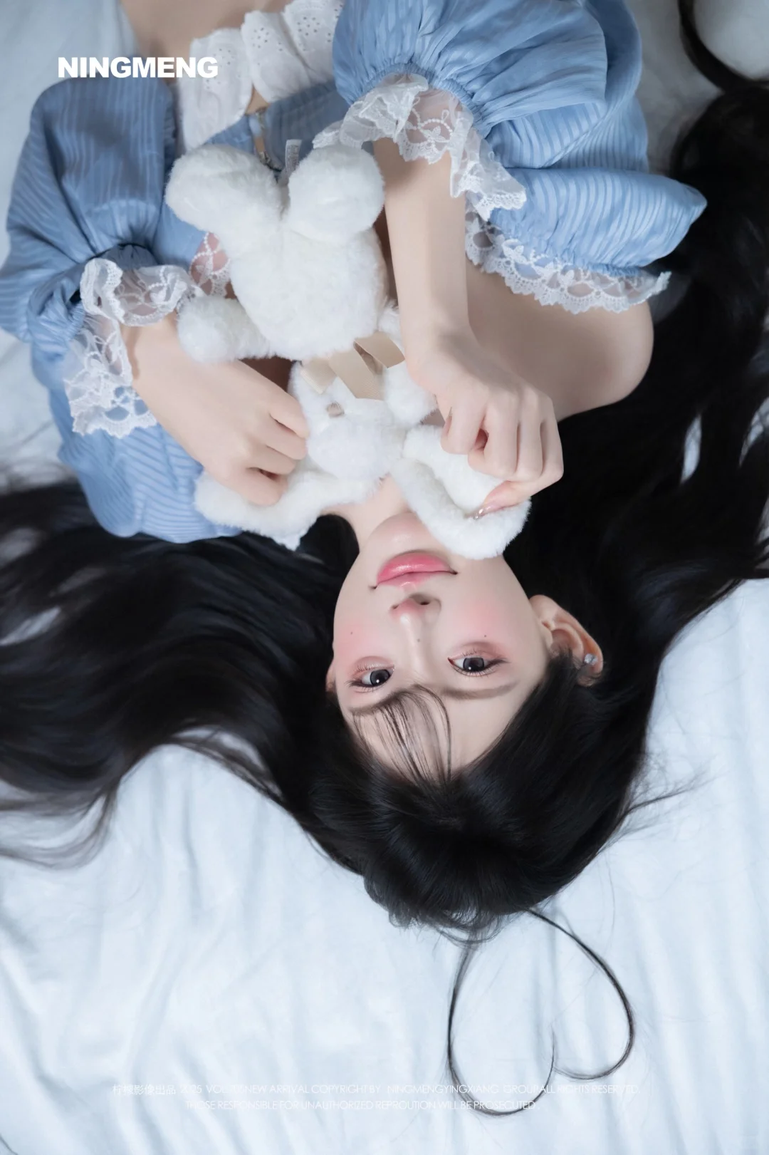 她好像很会拍纯欲风诶🐰居家氛围感杭州写真