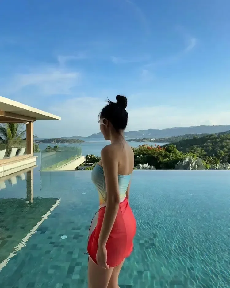 韩国人气女神朴孝敏：火辣身材，御姐范十足