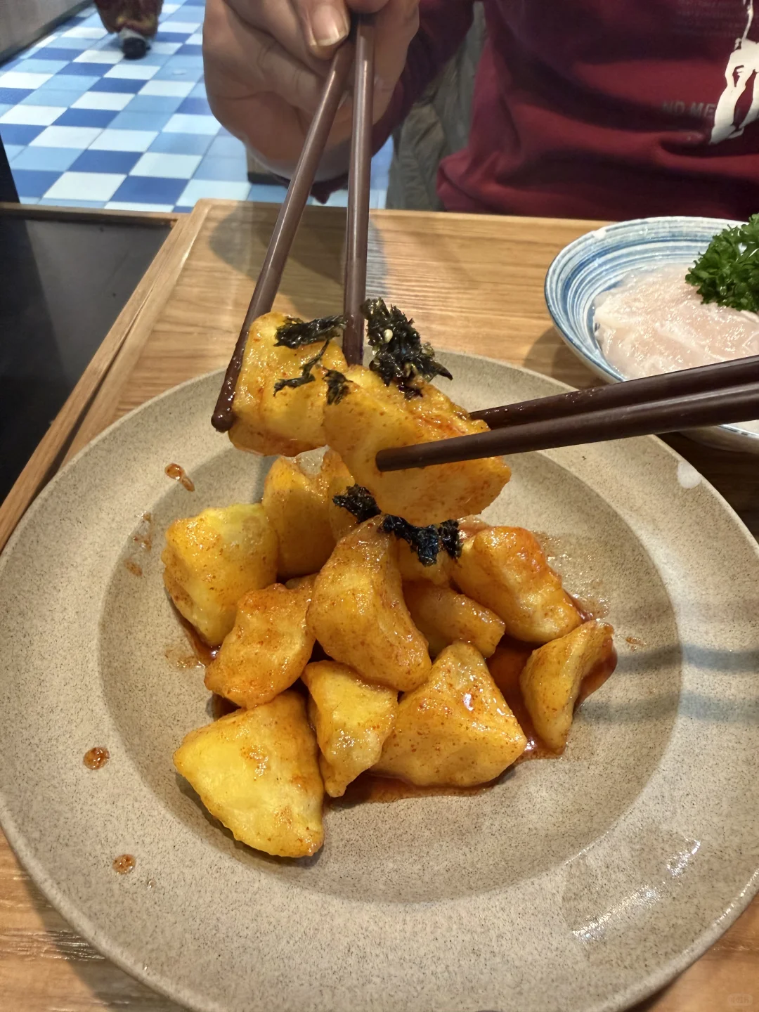 来这里吃一口酸菜火锅，一秒穿越云南！