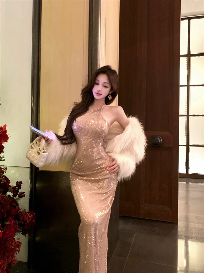 性感辣妹｜闪闪挂脖包臀裙✨