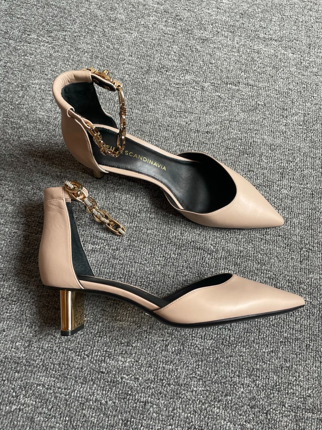 这双鞋的脚踝链直接戳中男生审美！