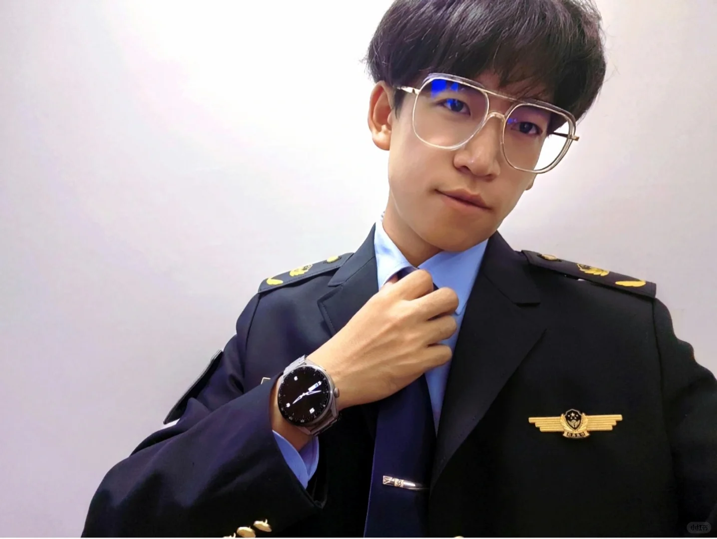 终于拿到自己的第一套制服了