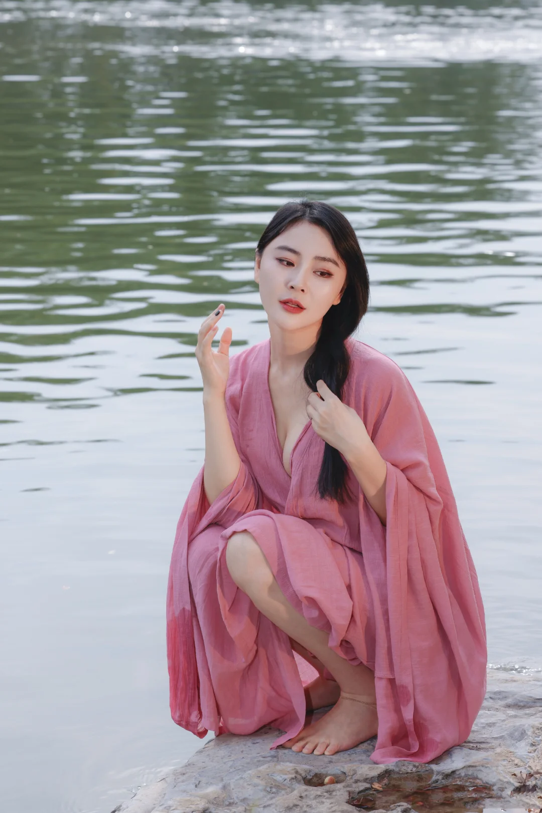 亚洲小姐全球总冠军，模特及演员-吴丹