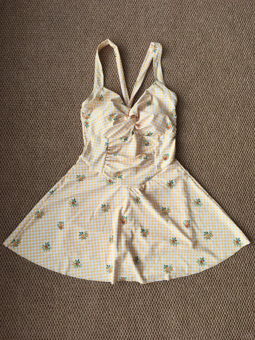 谁穿上都会说一句显瘦✨梨形天菜连体裙泳衣