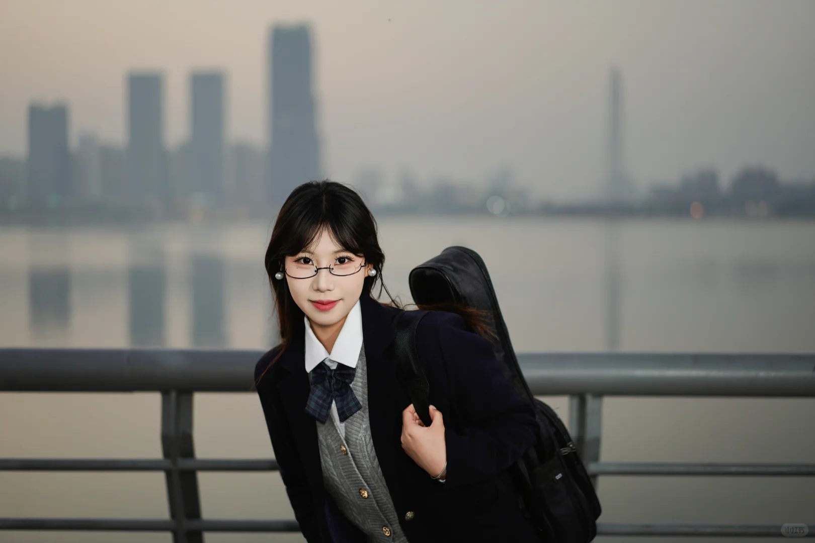 眼镜藏不住的灵动 | 冬日JK写真