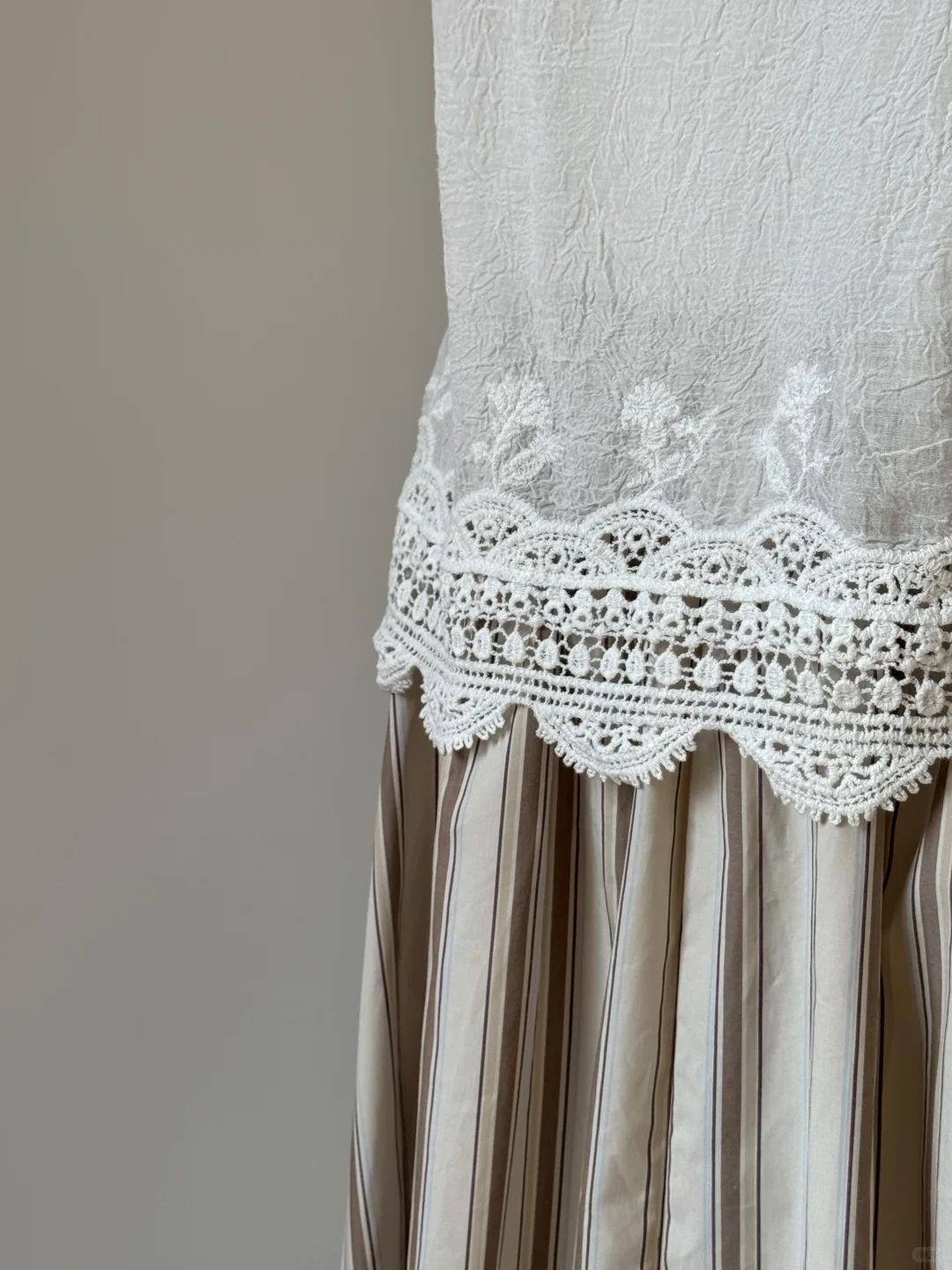 超级温柔慵懒风的蕾丝吊带穿搭~