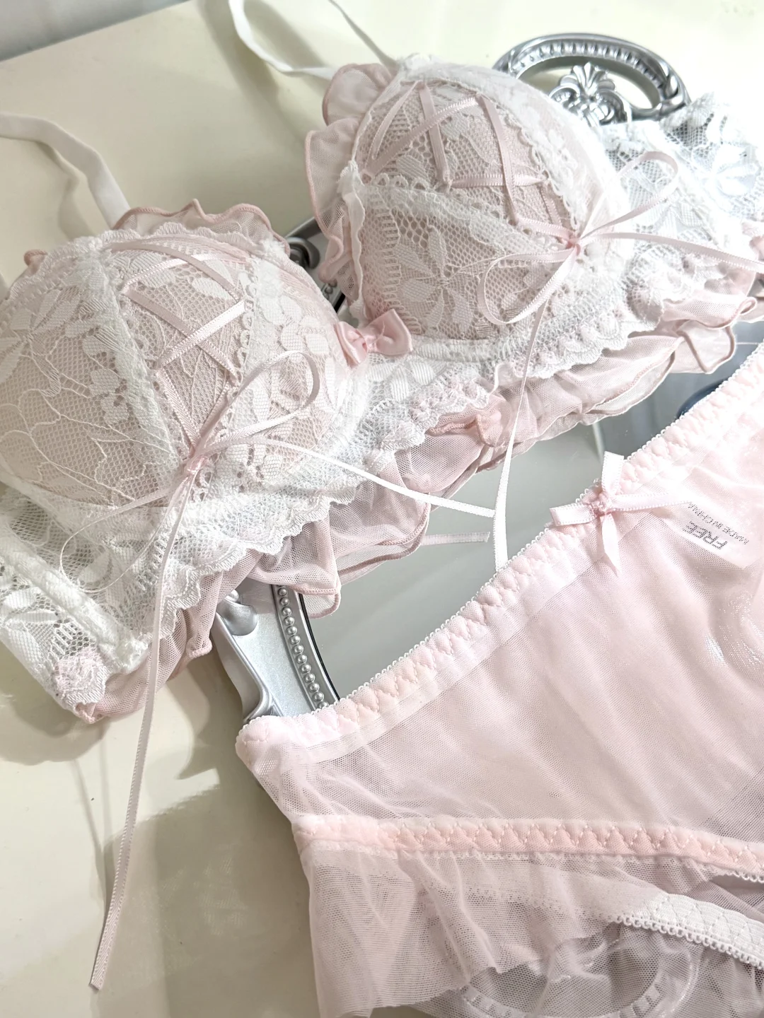 家人们今天要被我粉色内衣惊艳到！