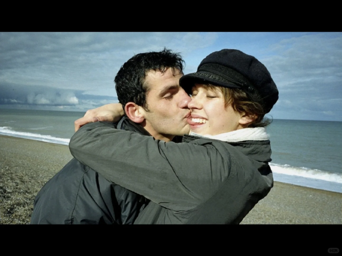 在《九歌》的床上，我们做了九场孤独的梦