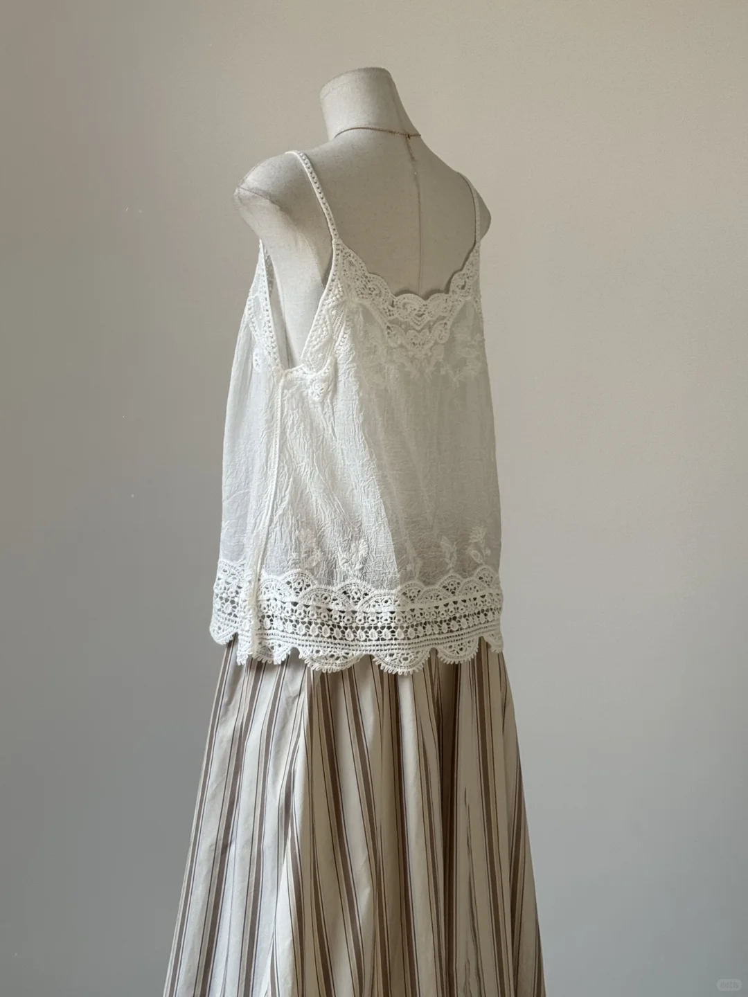 超级温柔慵懒风的蕾丝吊带穿搭~