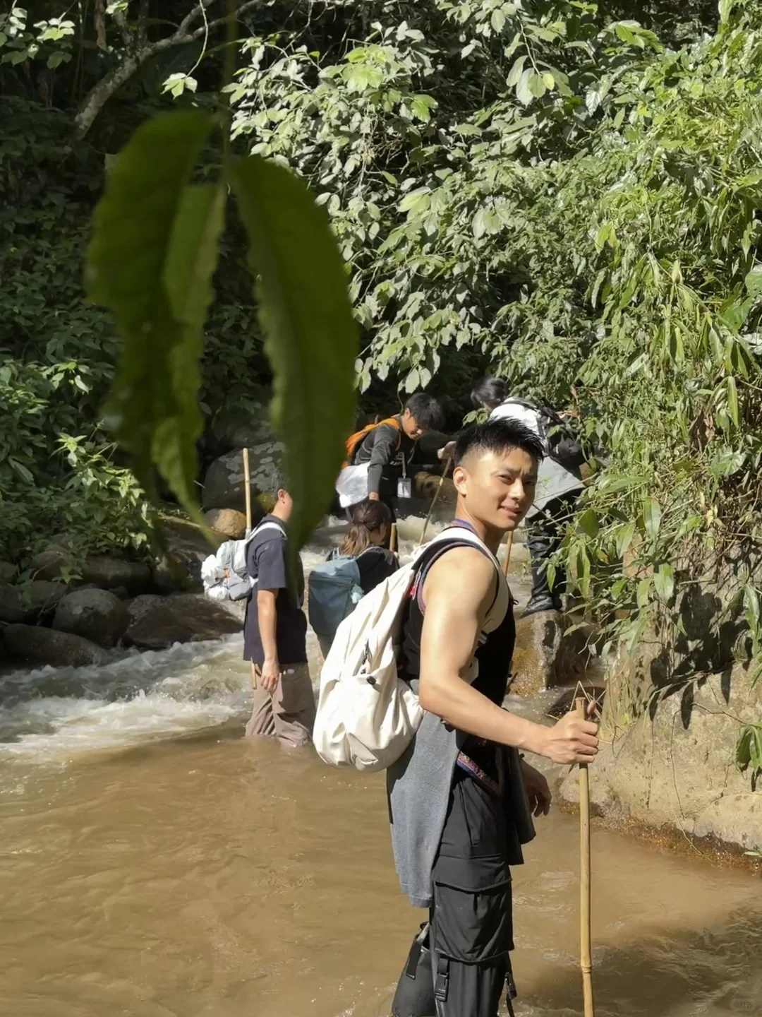 雨林徒步 穿越山野溪涧