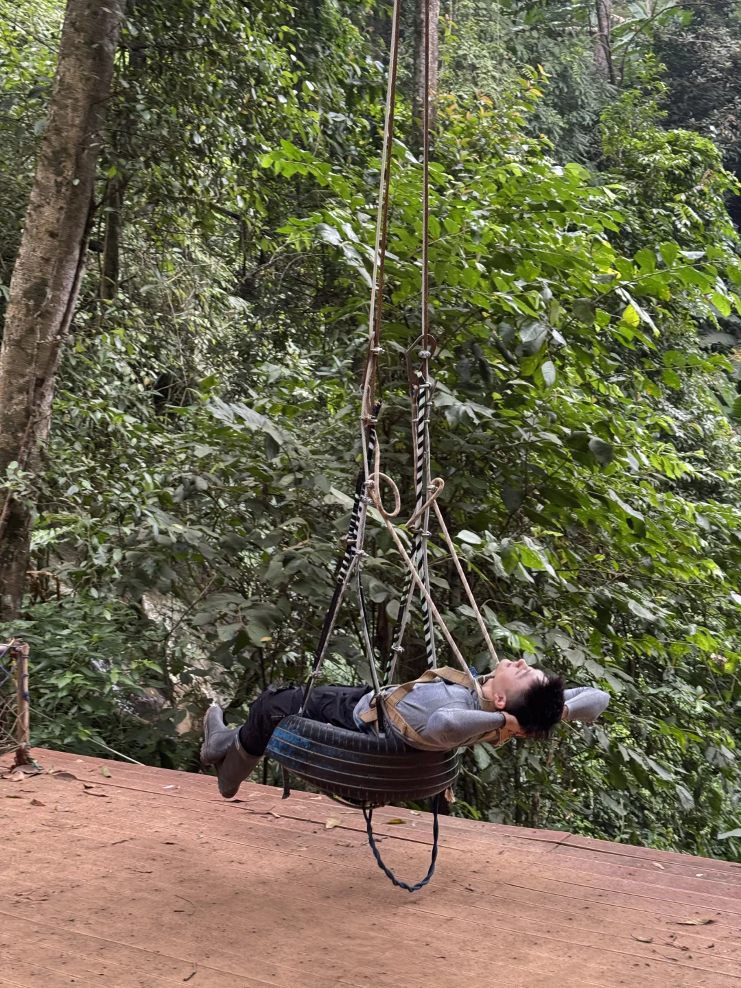 雨林徒步 穿越山野溪涧