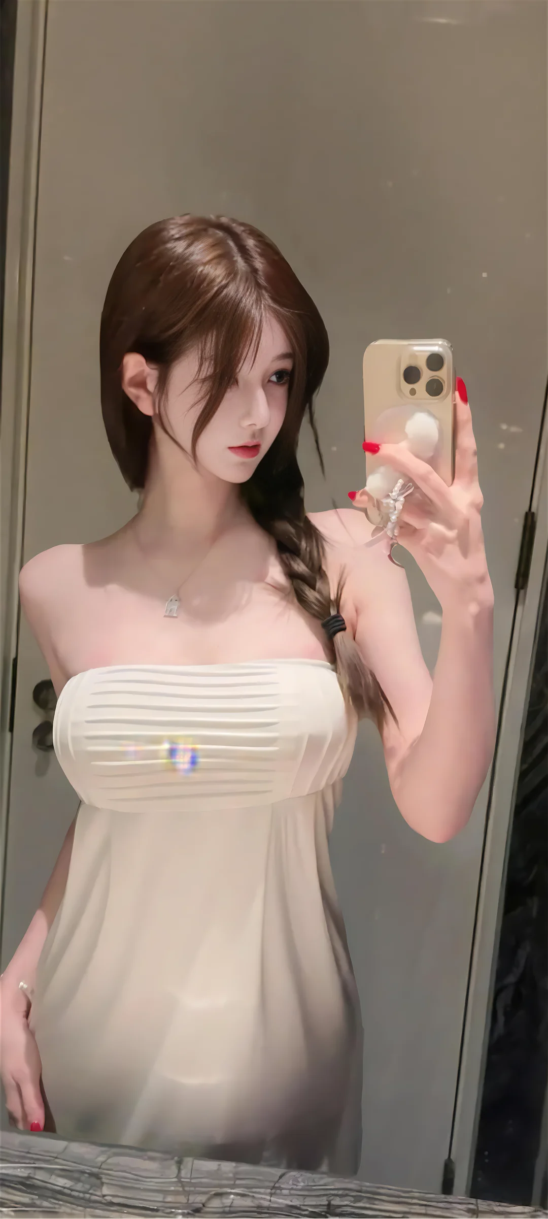 焊在屏幕上！被问爆 800次的 2025 美女壁纸