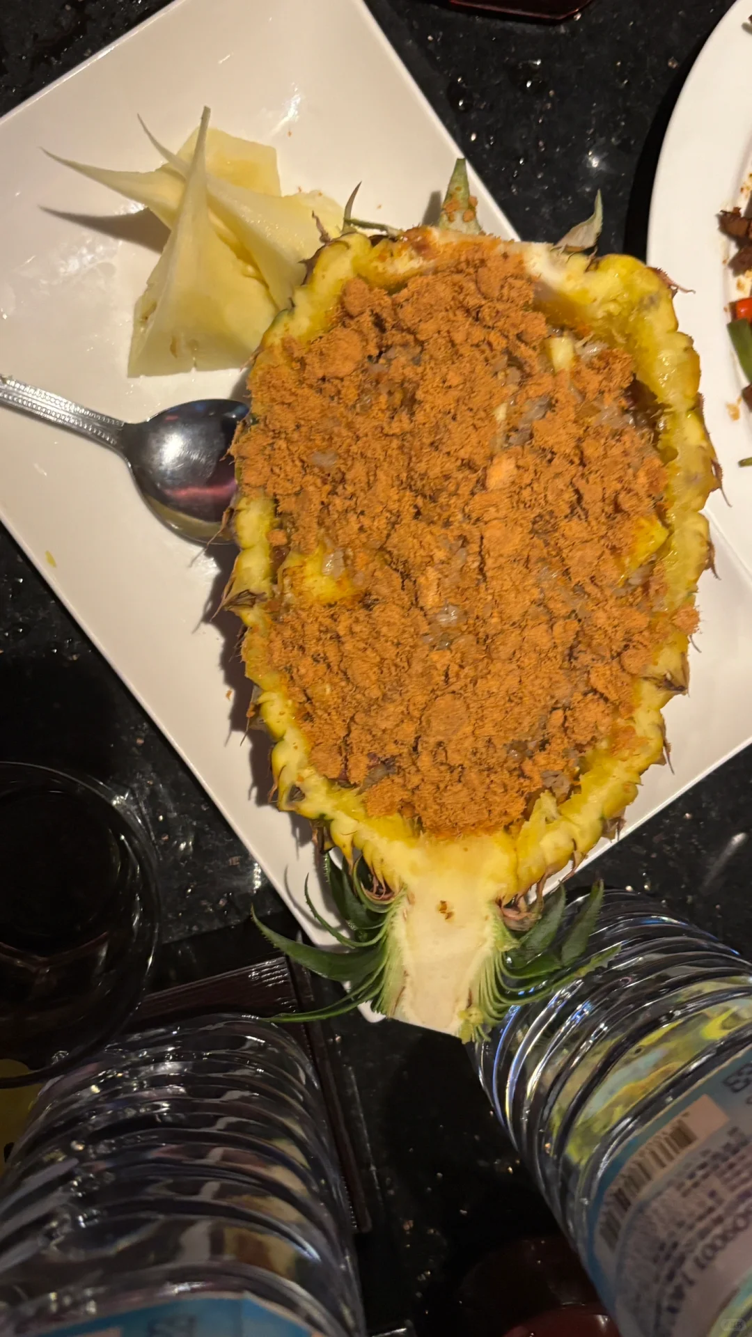 去台北钱柜看到正妹穿泳装的唱歌正常吗？