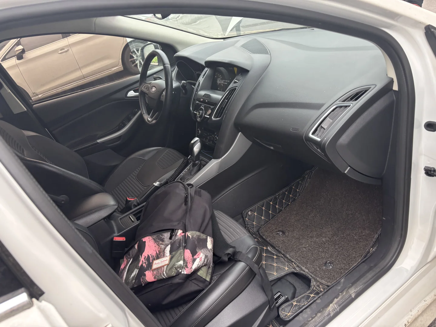 重庆主城给小哥验一台福克斯运动版