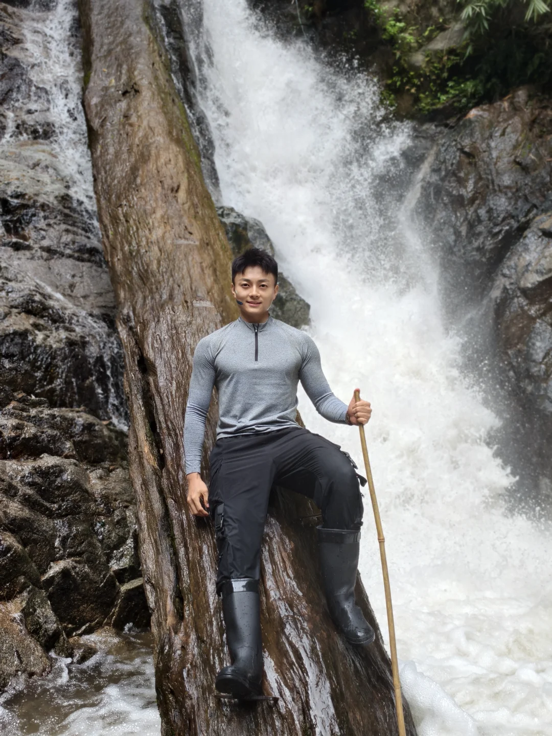 雨林徒步 穿越山野溪涧