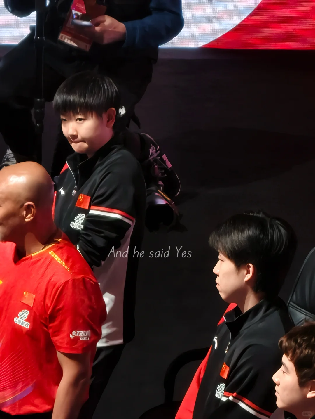 两个漂亮小孩儿