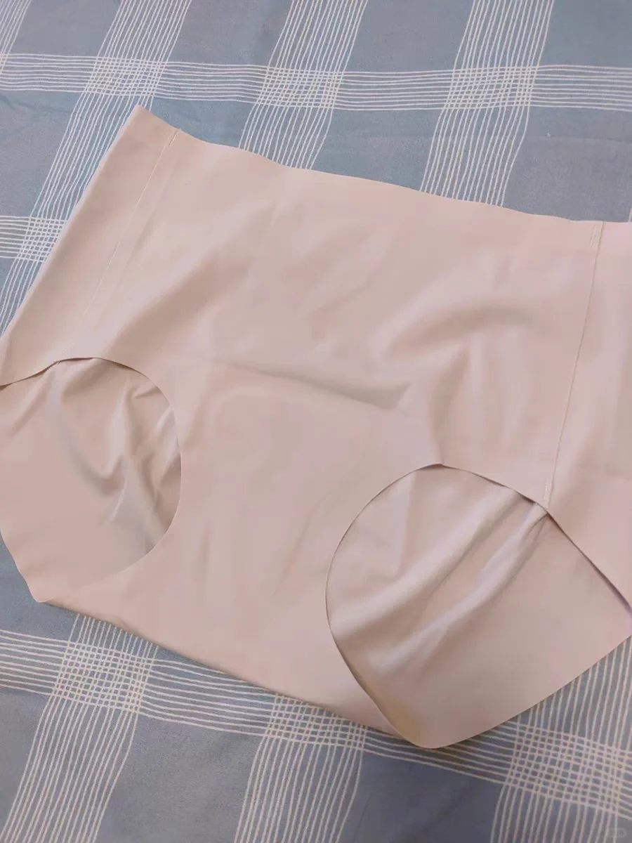 不愧是瑜伽教练推荐的无痕内裤，三角区消失