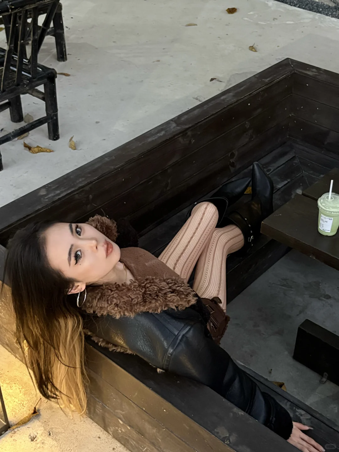 辣妹都给我去学这个咖啡店拍照姿势❗