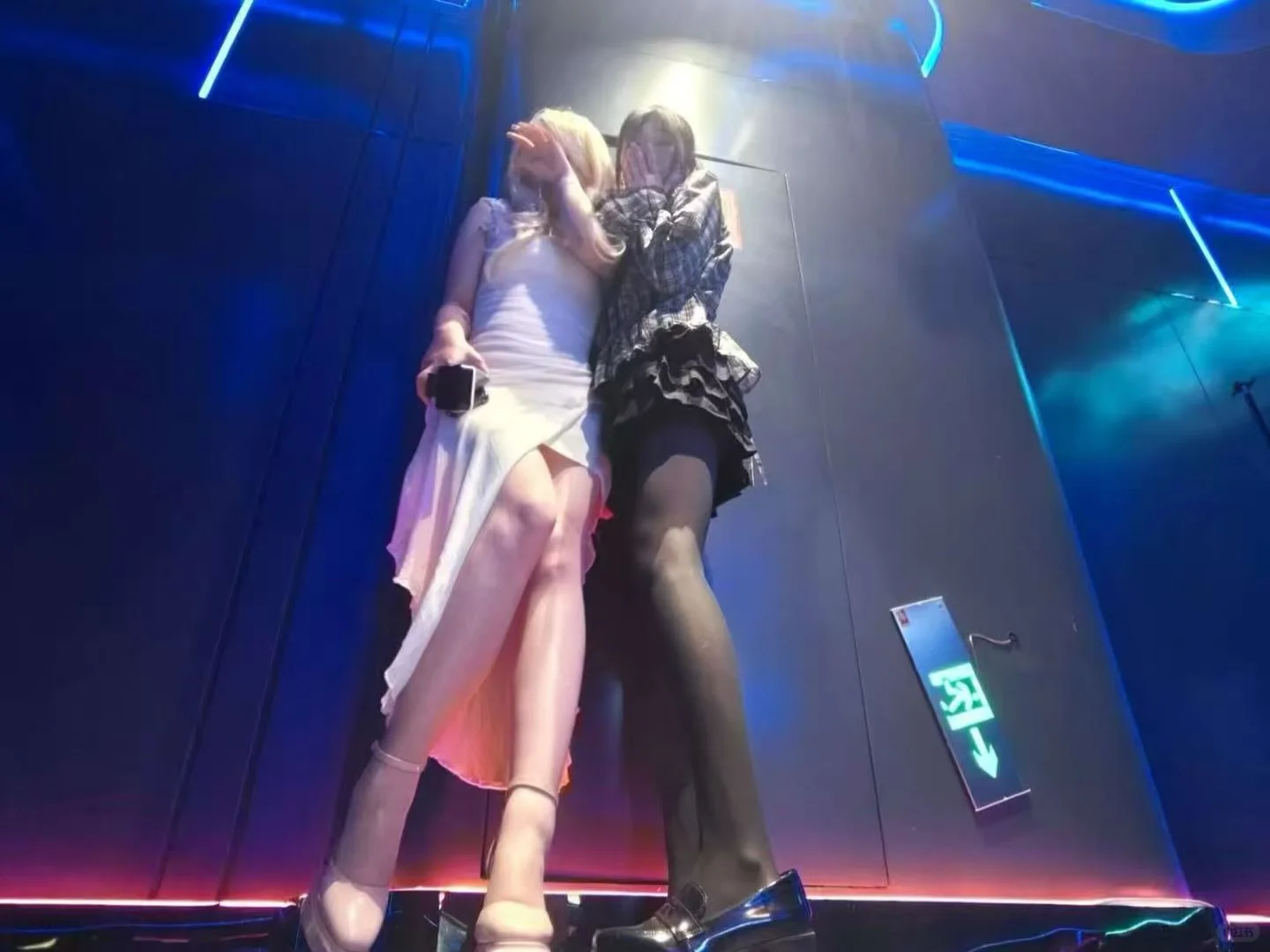 心甘情愿做姐姐的裙下之臣