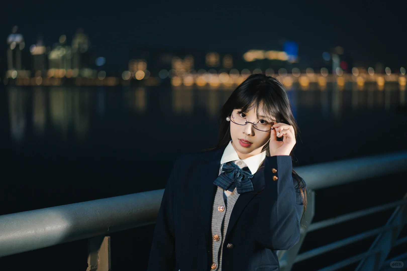 眼镜藏不住的灵动 | 冬日JK写真