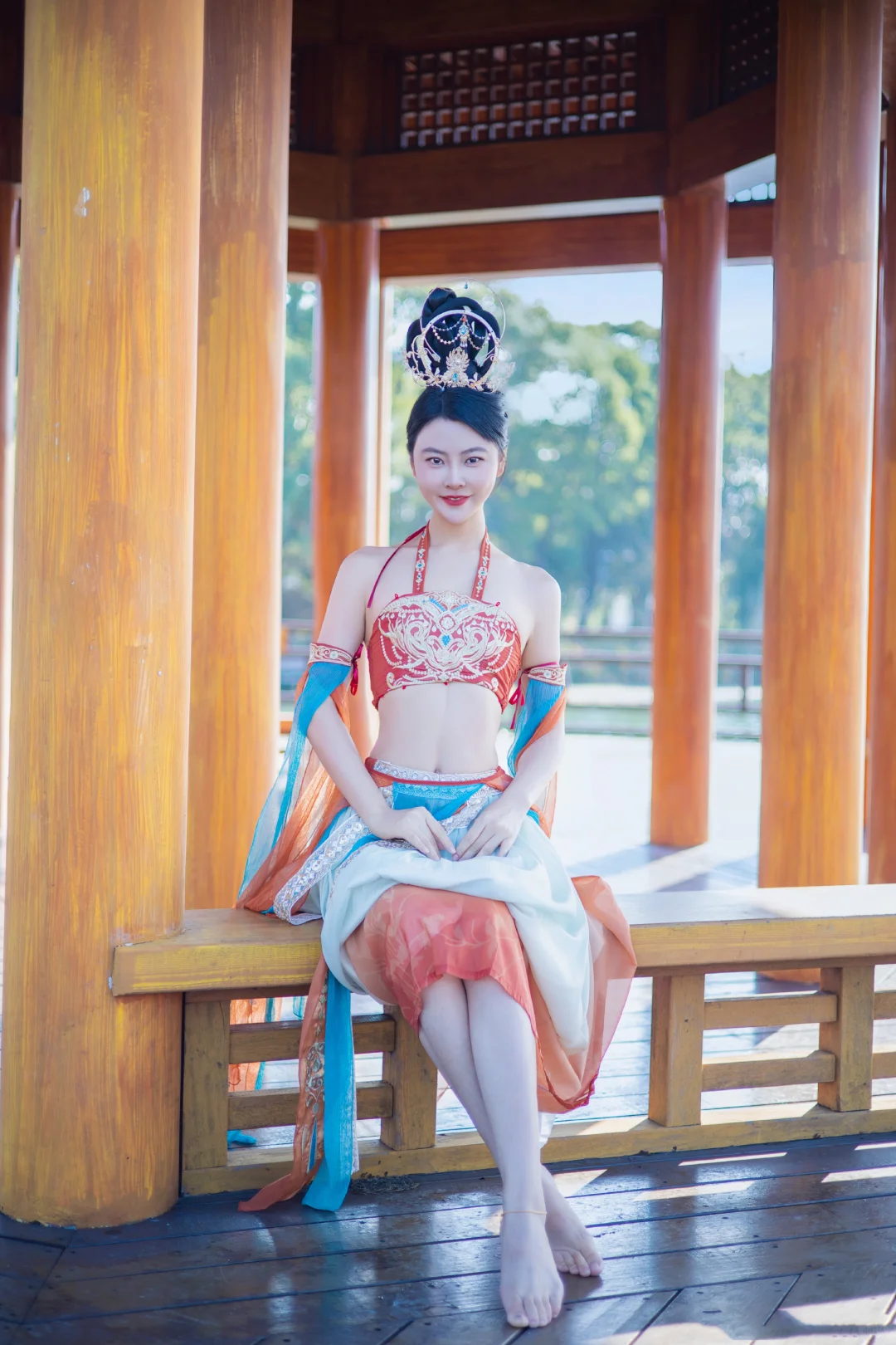 亚洲小姐全球总冠军，模特及演员-吴丹