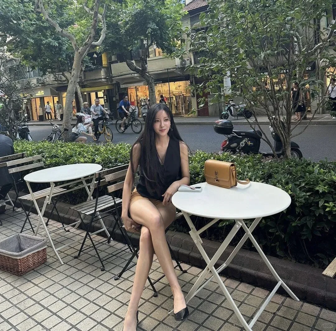 韩国人气女神朴孝敏：火辣身材，御姐范十足