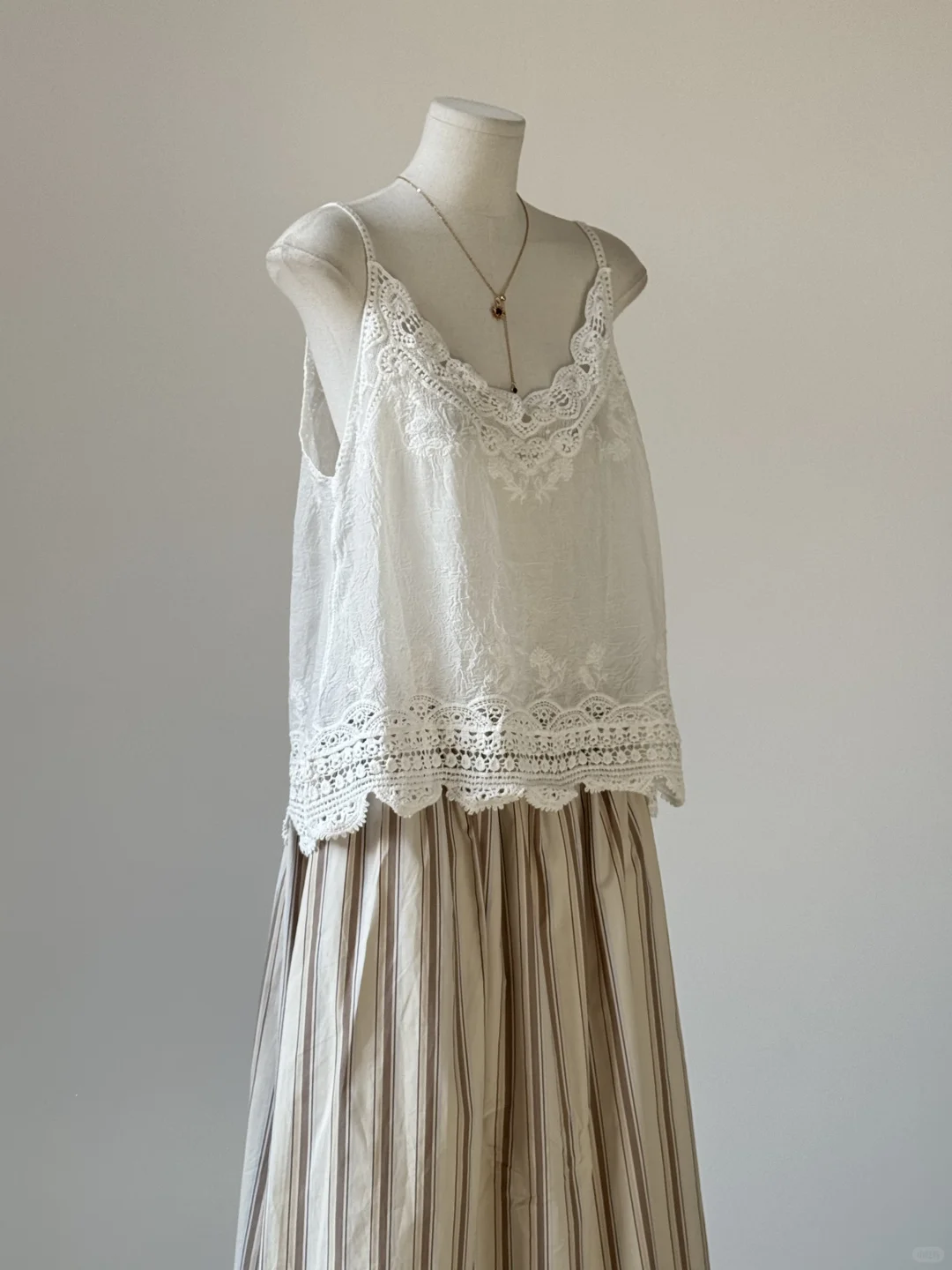 超级温柔慵懒风的蕾丝吊带穿搭~