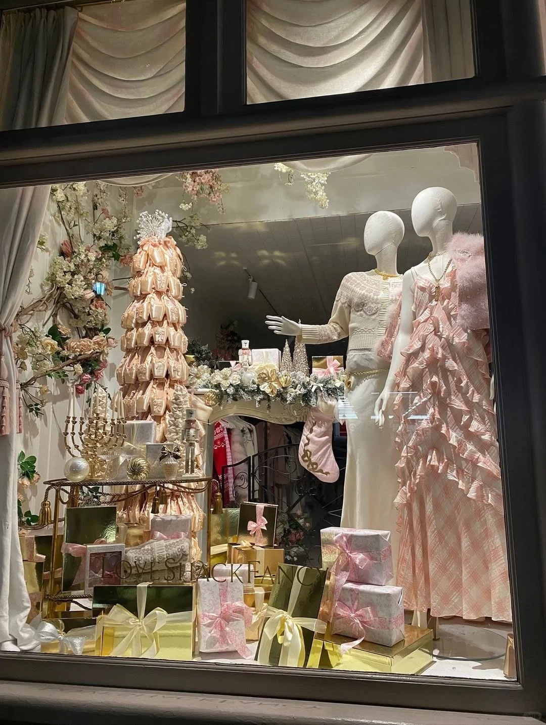 维秘小裙子飞起来啦