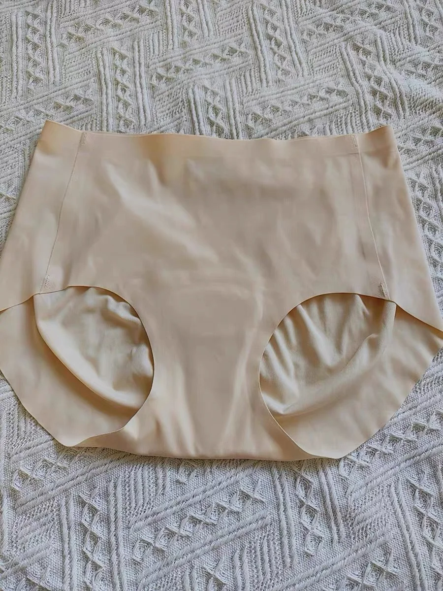 不愧是瑜伽教练推荐的无痕内裤，三角区消失