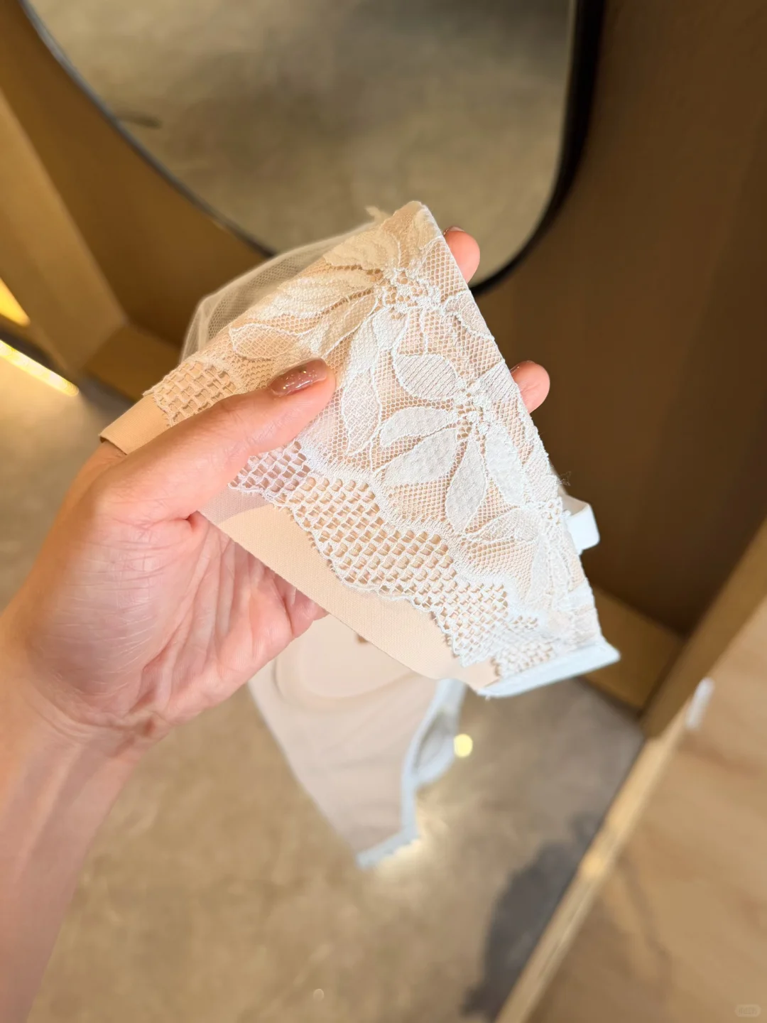 这蕾丝内衣也太会了！纯欲感直接焊身上