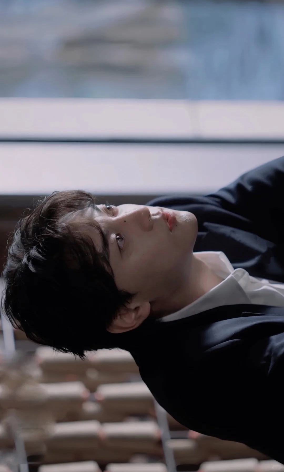 琥珀色的瞳孔好适合爱人