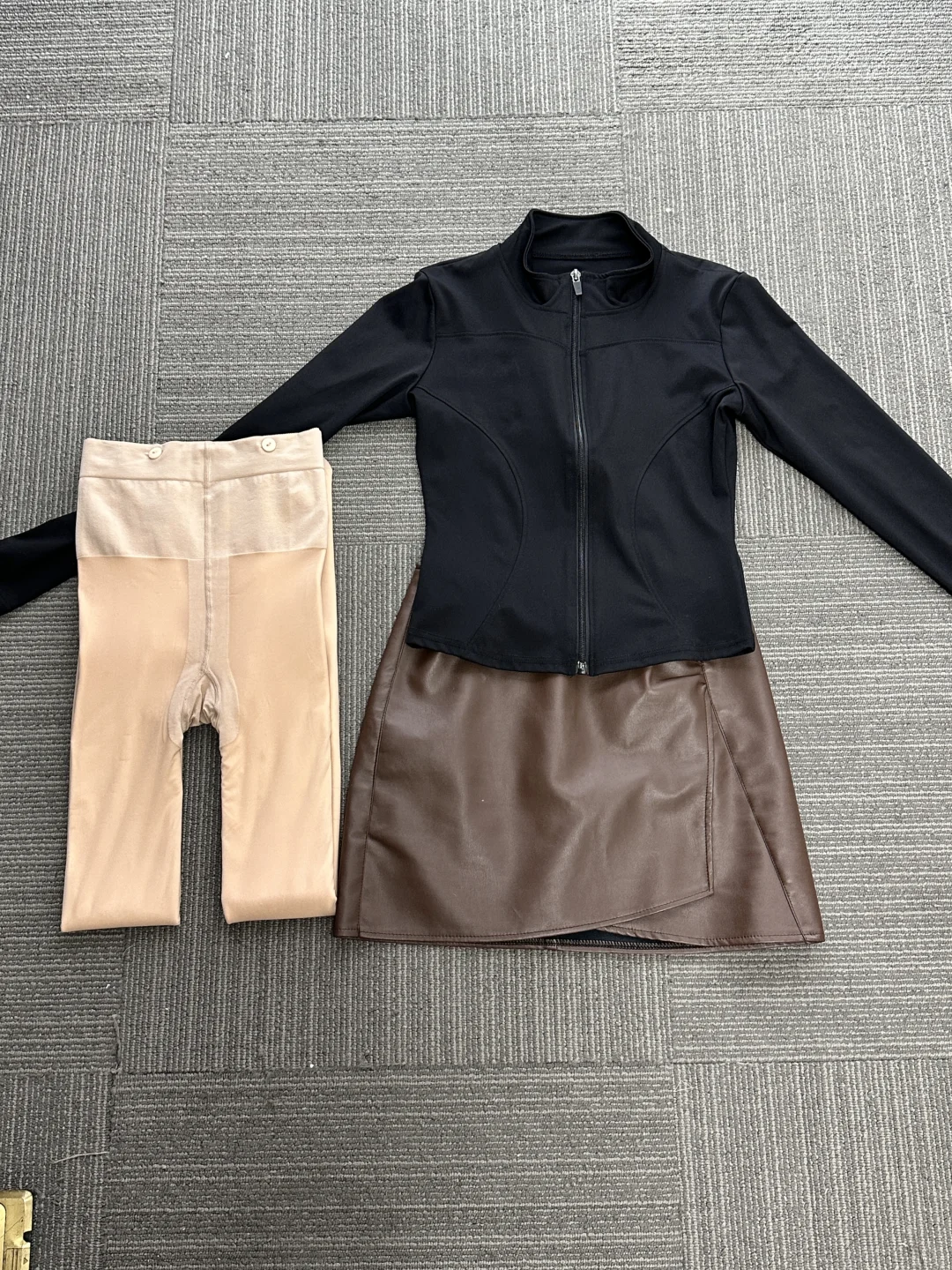 左滑看07女大花样秒变辣妹装!