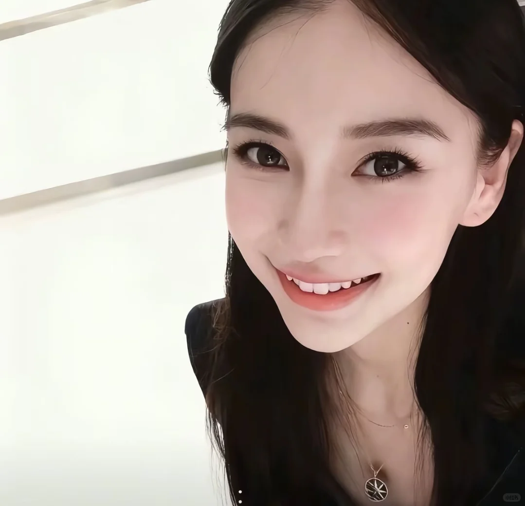 杨颖早期嫩模照封神！这才是天然混血神颜吧