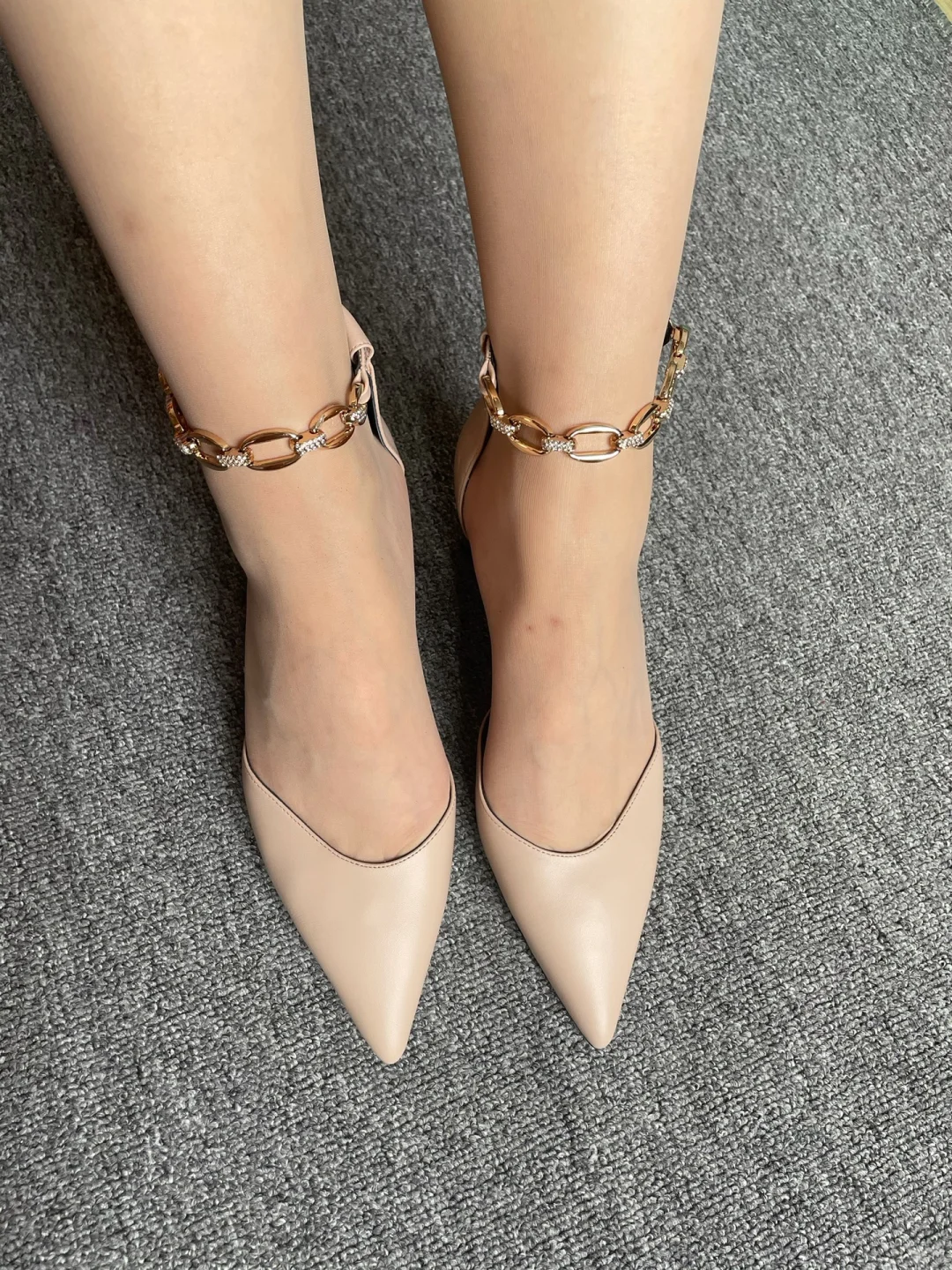 这双鞋的脚踝链直接戳中男生审美！