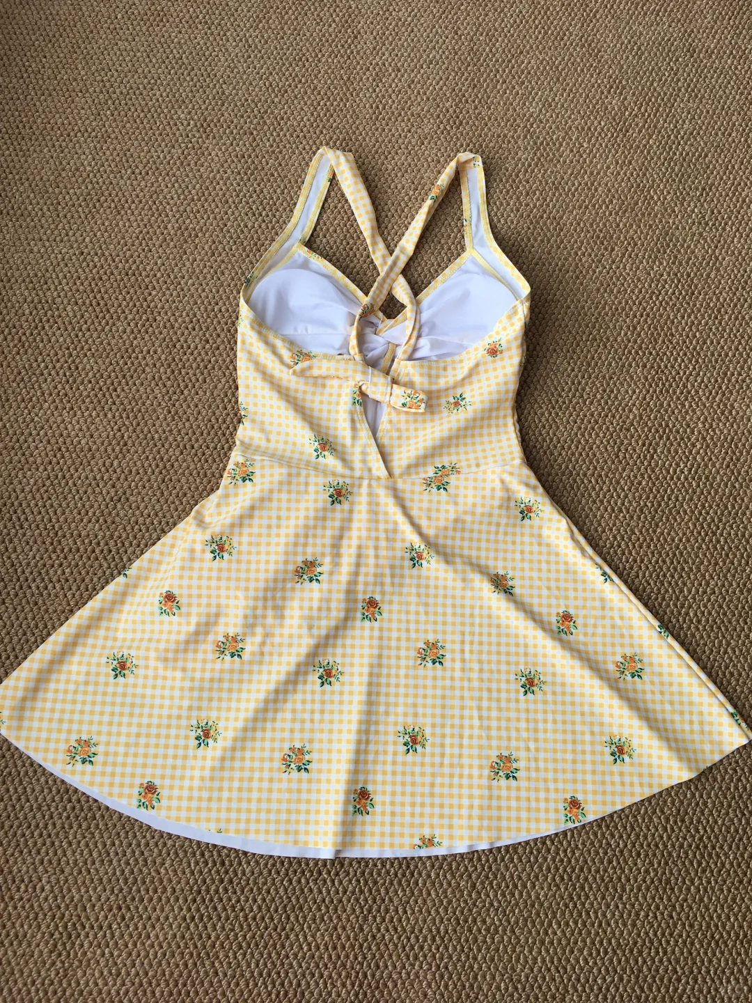 谁穿上都会说一句显瘦✨梨形天菜连体裙泳衣