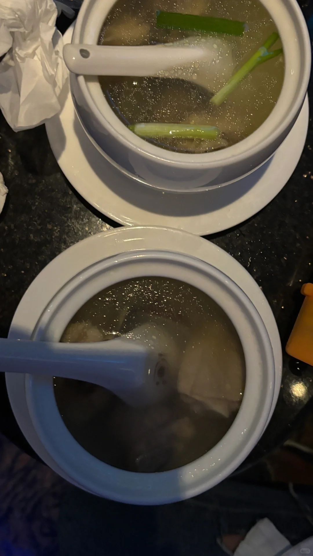 去台北钱柜看到正妹穿泳装的唱歌正常吗？