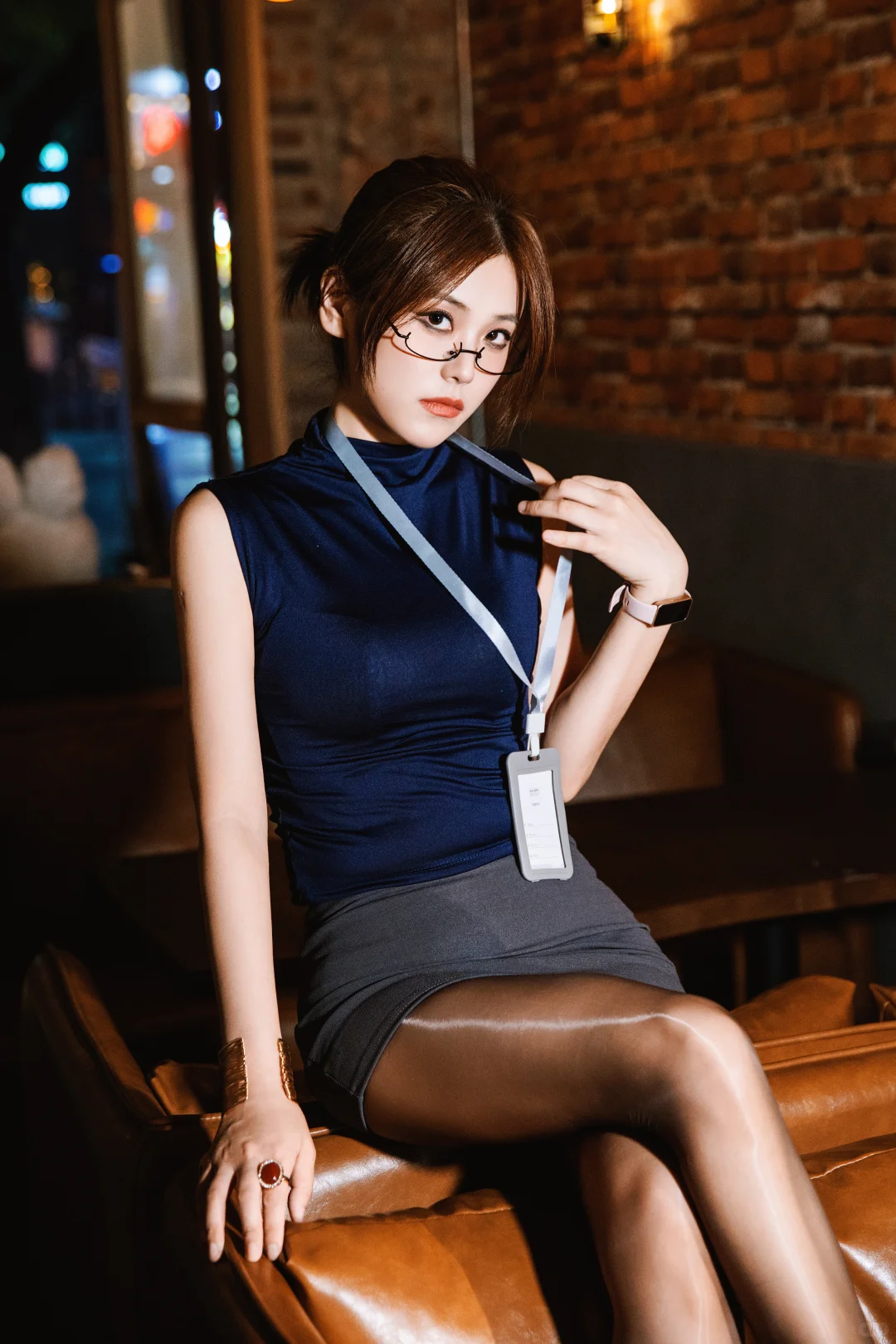 黑丝OL风御姐 左滑看真人