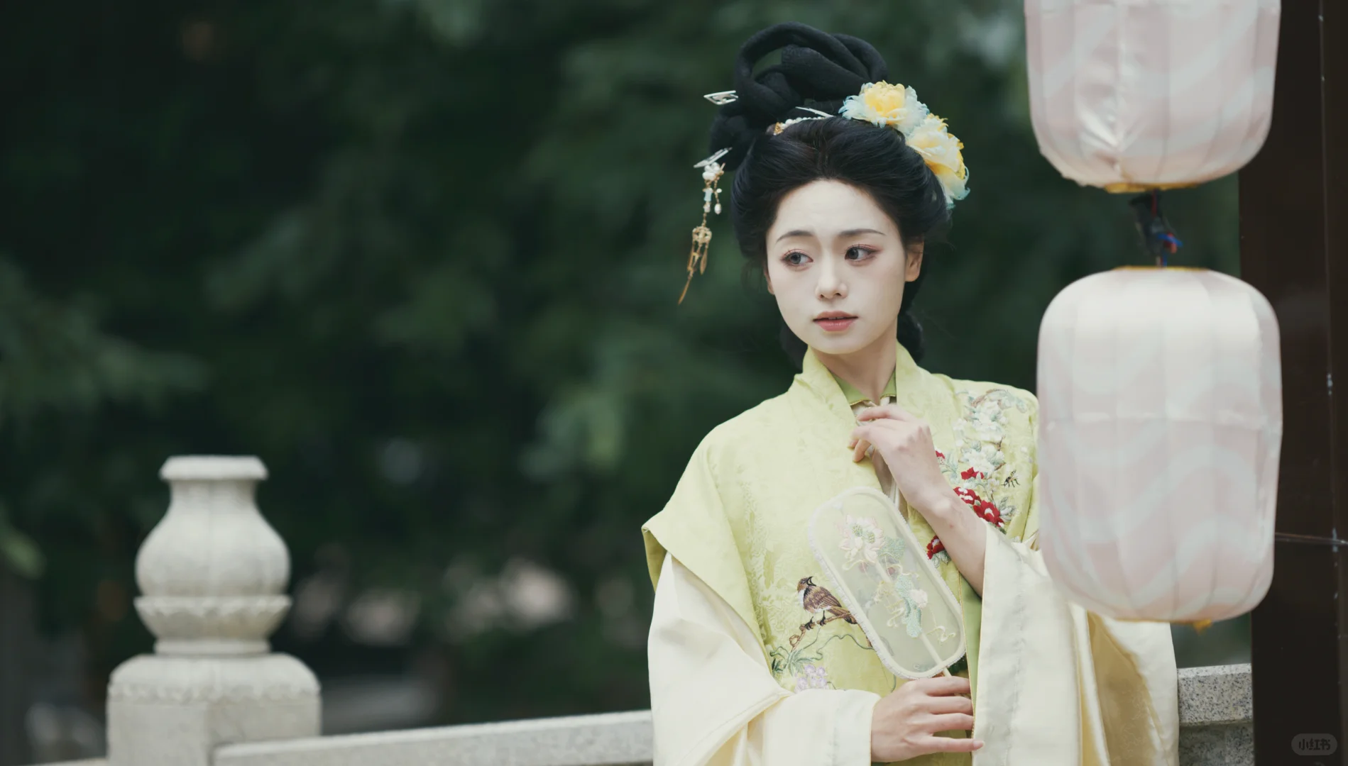 一群老登拍嫩模