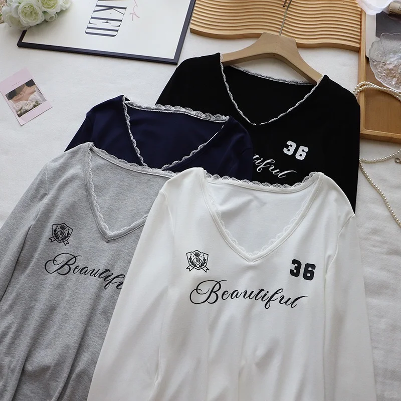 第一眼就被它温柔的蕾丝拼接设计吸引住了！*