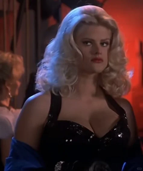 神似麦当娜的美女，性感又漂亮