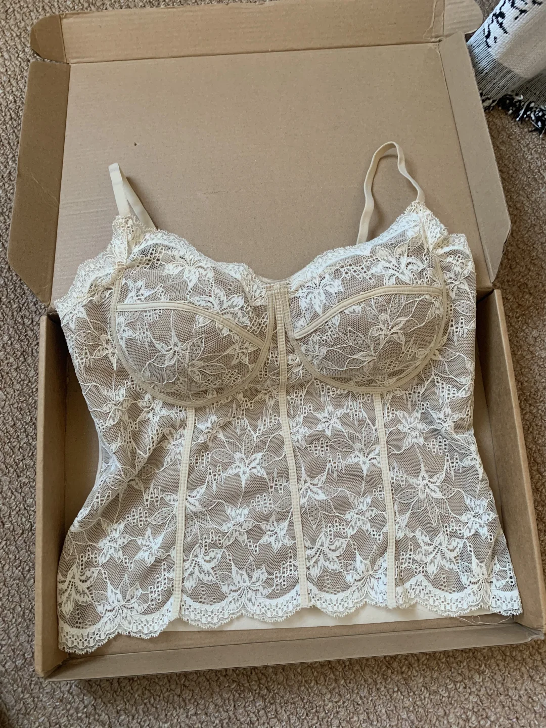 又纯又欲的鱼骨吊带~新品要不要来一波活动！