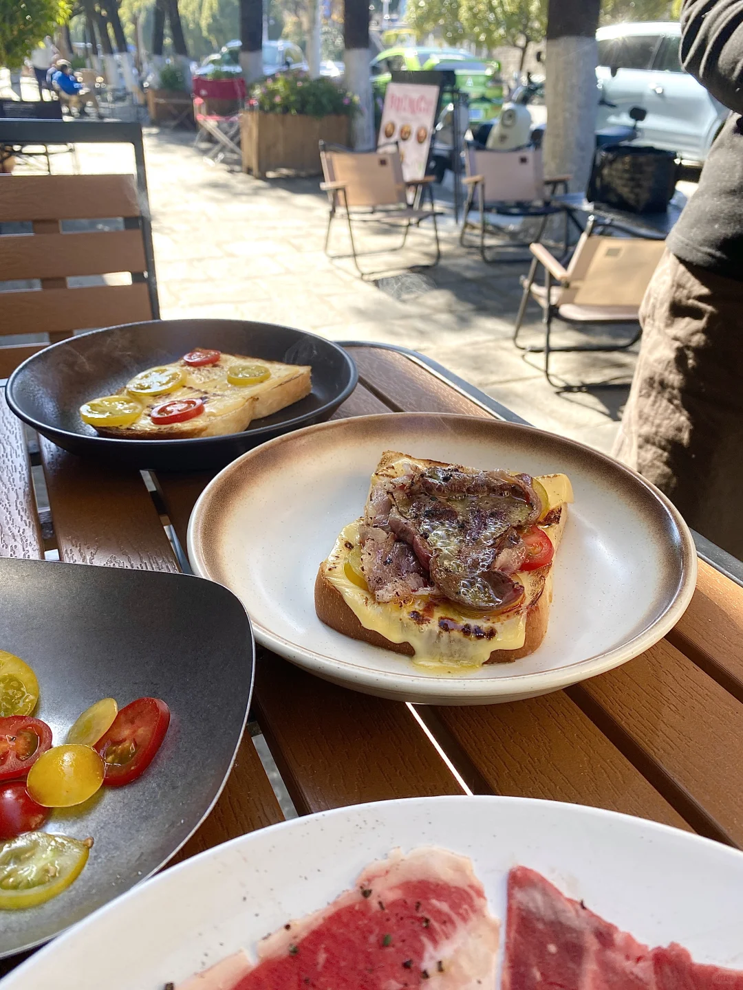 在大理，这个路边早餐有点野！