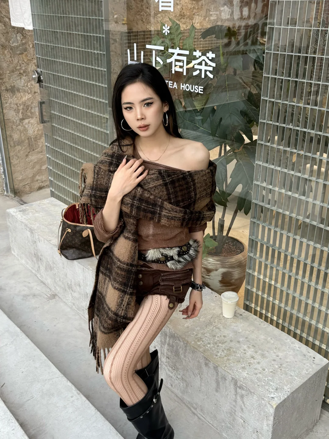 辣妹都给我去学这个咖啡店拍照姿势❗