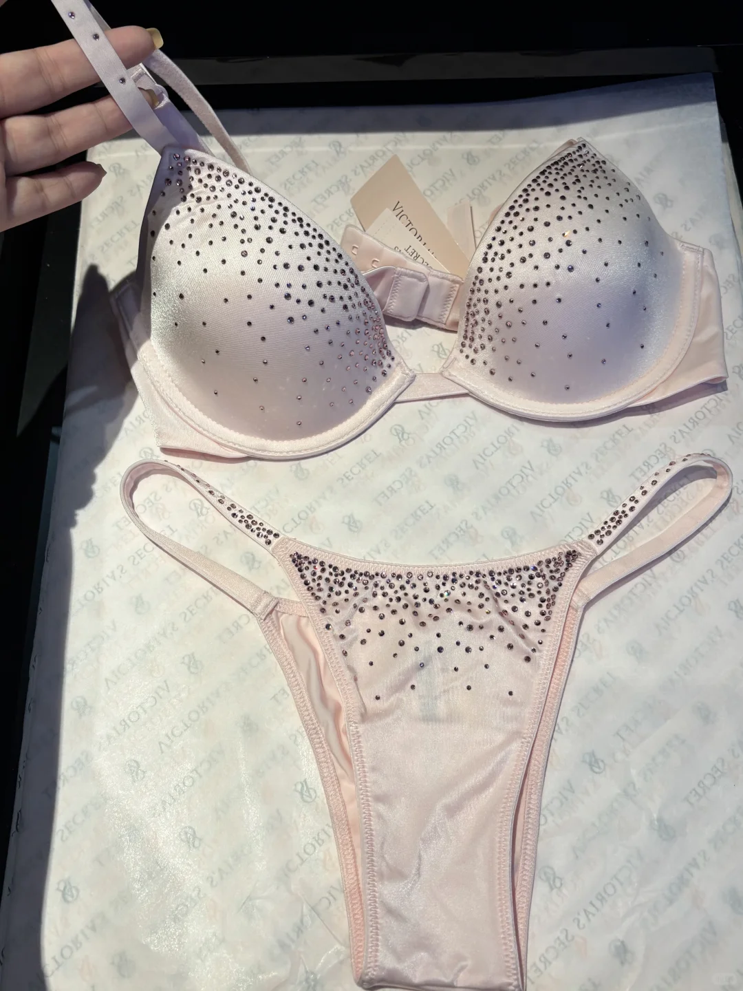 满钻薄款文胸新品