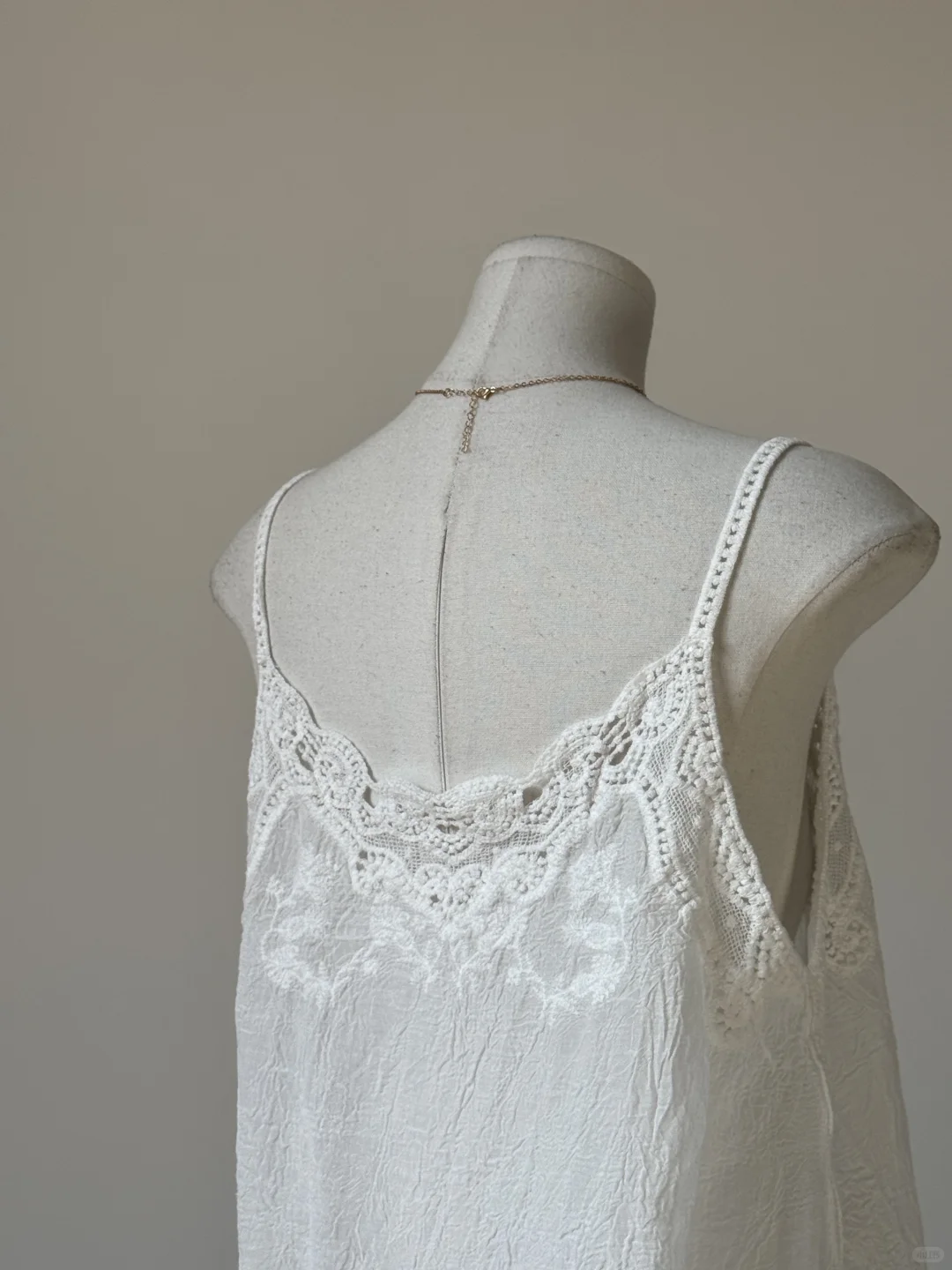 超级温柔慵懒风的蕾丝吊带穿搭~